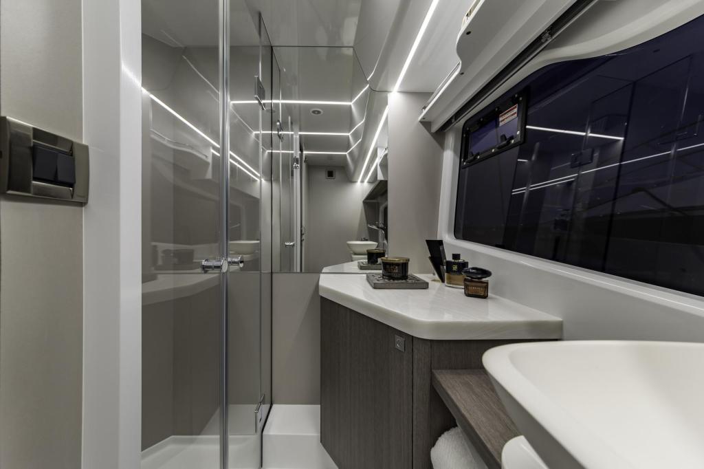 Galeon 450 HTC