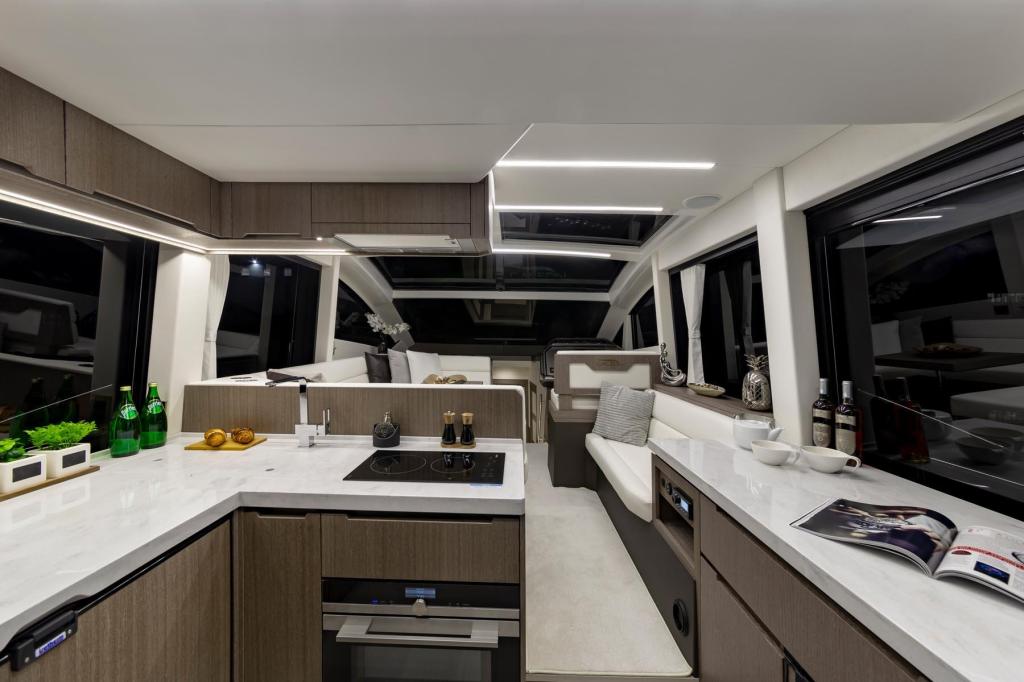 Galeon 470 Skydeck