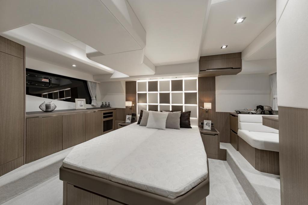 Galeon 470 Skydeck