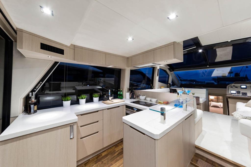 Galeon 510 Skydeck