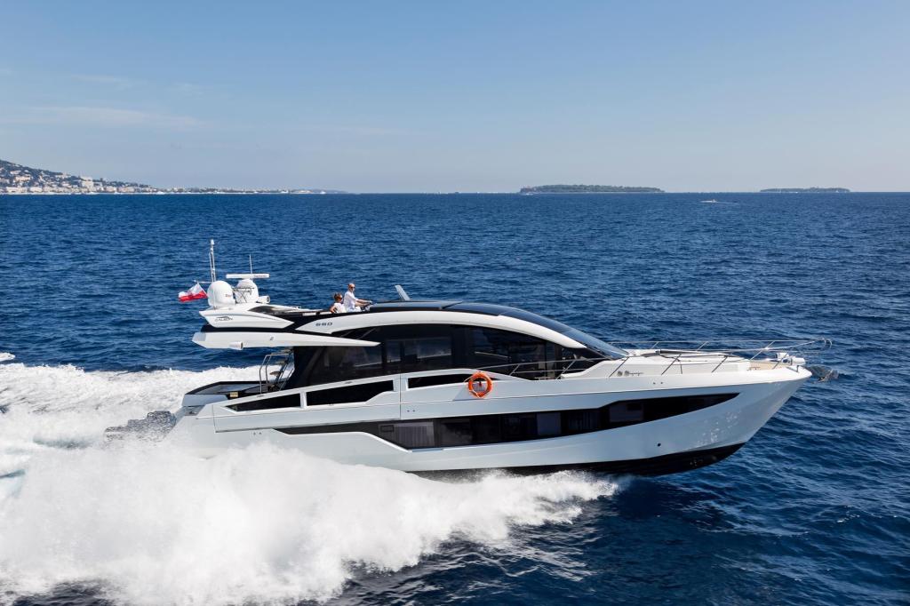 Galeon 650 Skydeck