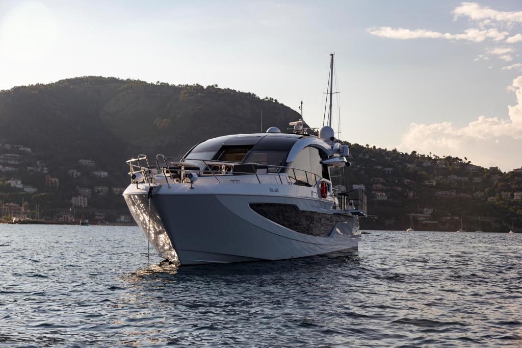 Galeon 650 Skydeck