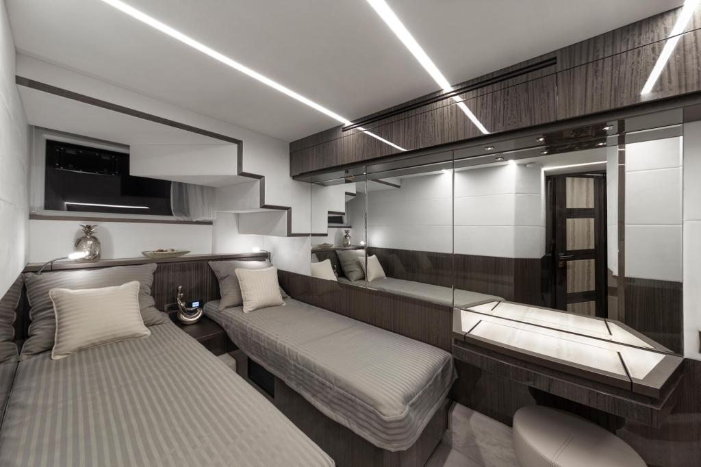 Galeon 650 Skydeck