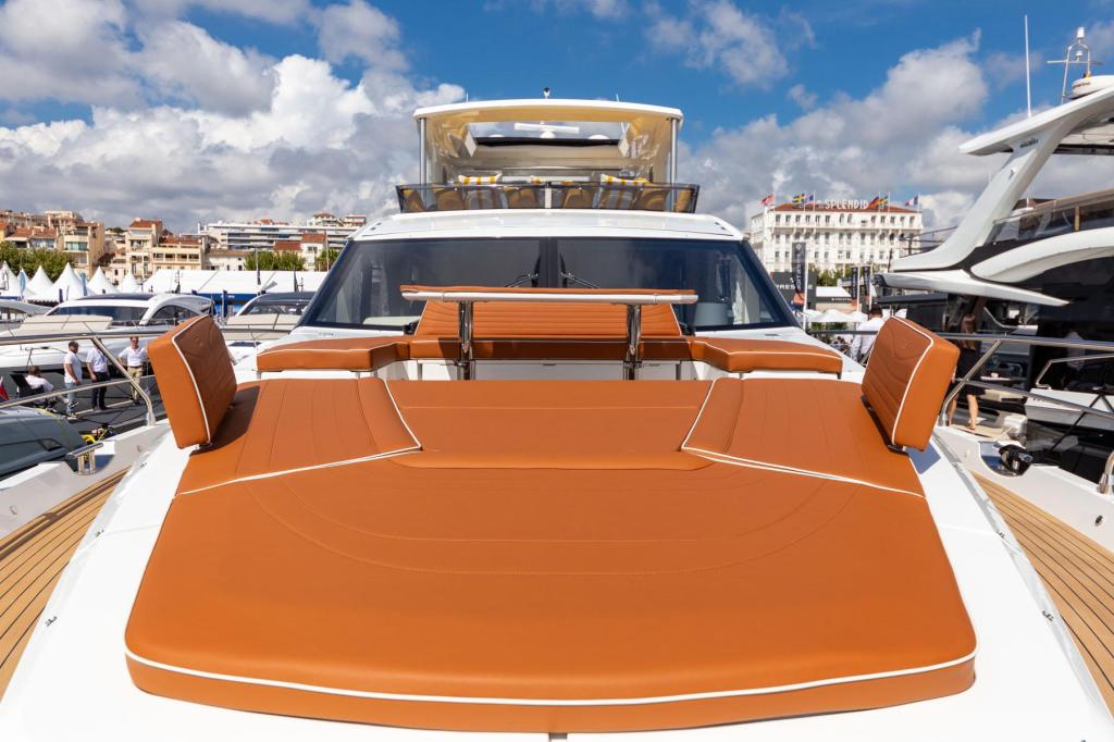 Galeon 680 Fly