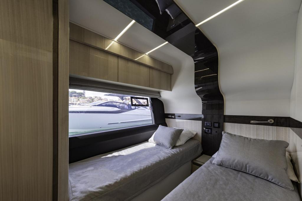 Galeon 680 Fly
