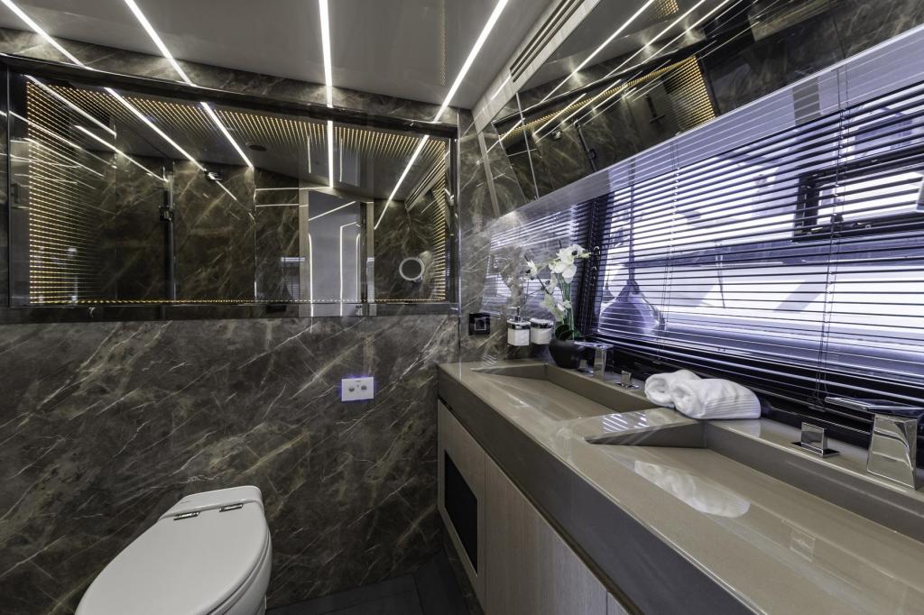 Galeon 680 Fly