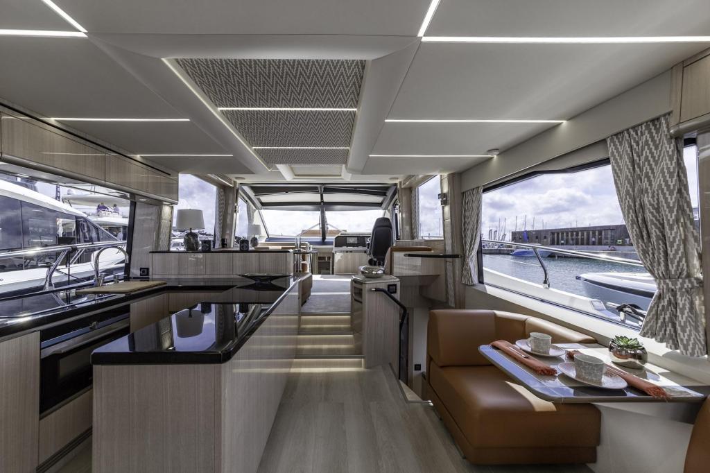 Galeon 680 Fly