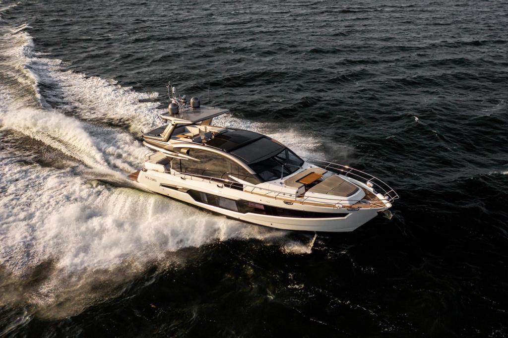 Galeon 700 Skydeck
