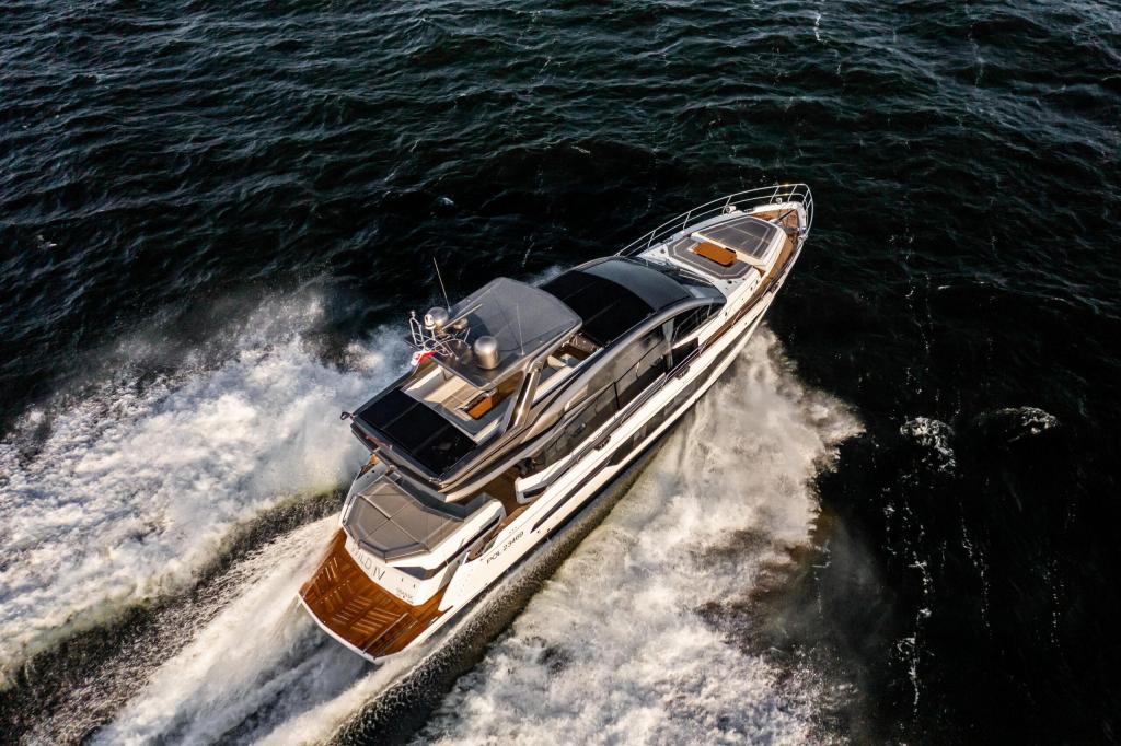 Galeon 700 Skydeck