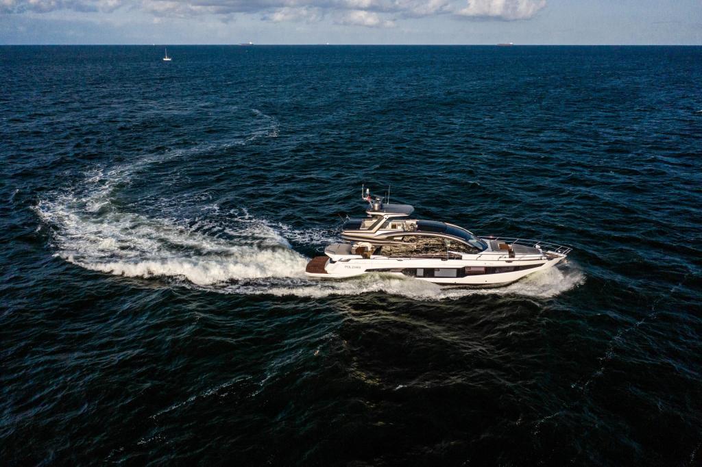 Galeon 700 Skydeck