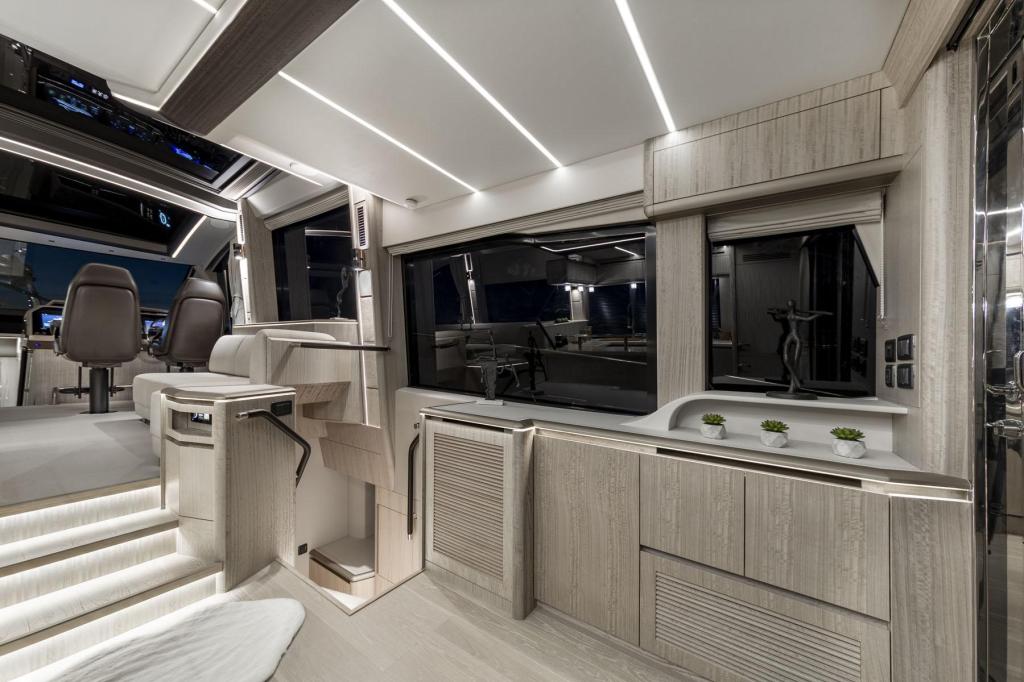 Galeon 700 Skydeck