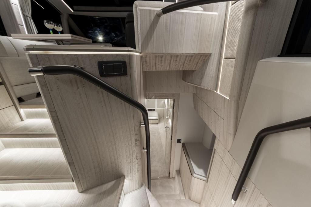 Galeon 700 Skydeck