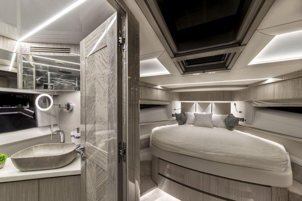Galeon 700 Skydeck
