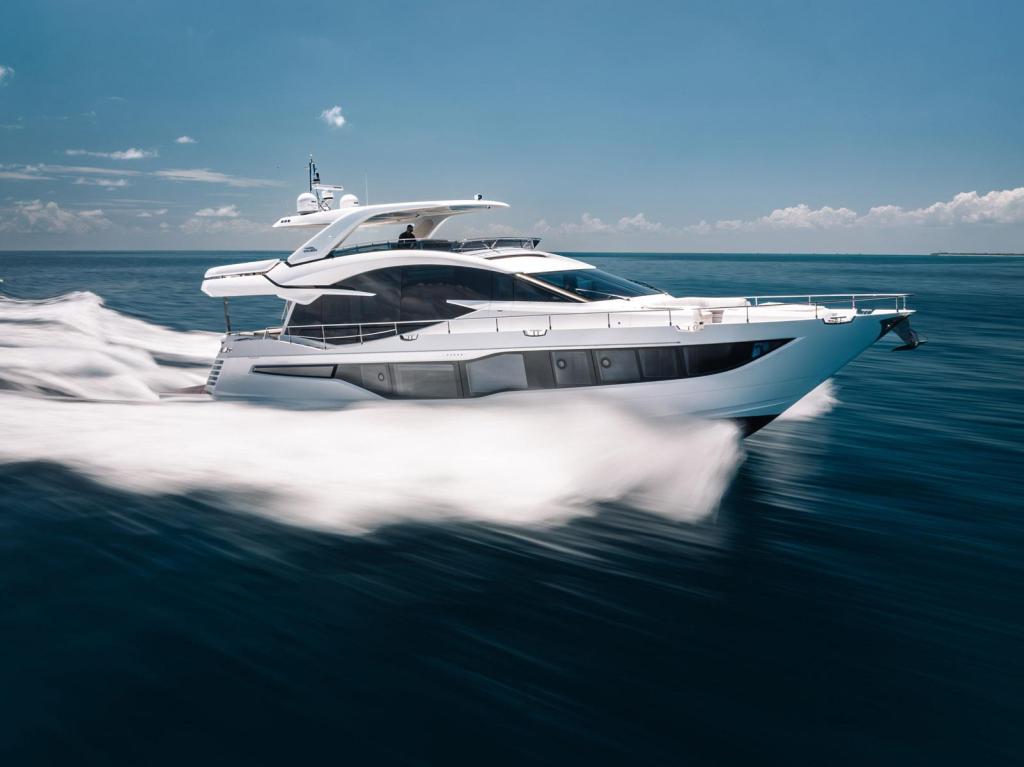 Galeon 800 Fly