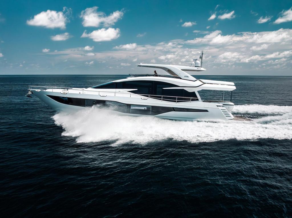 Galeon 800 Fly
