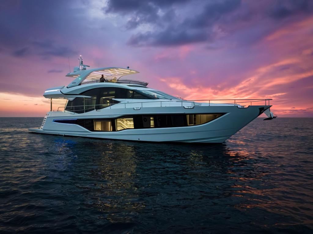 Galeon 800 Fly