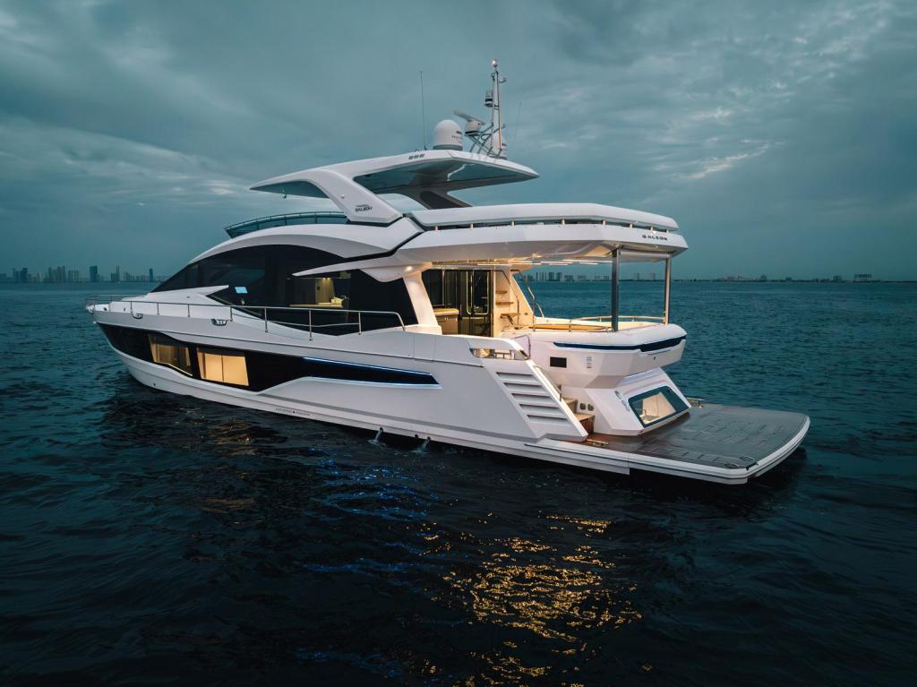 Galeon 800 Fly
