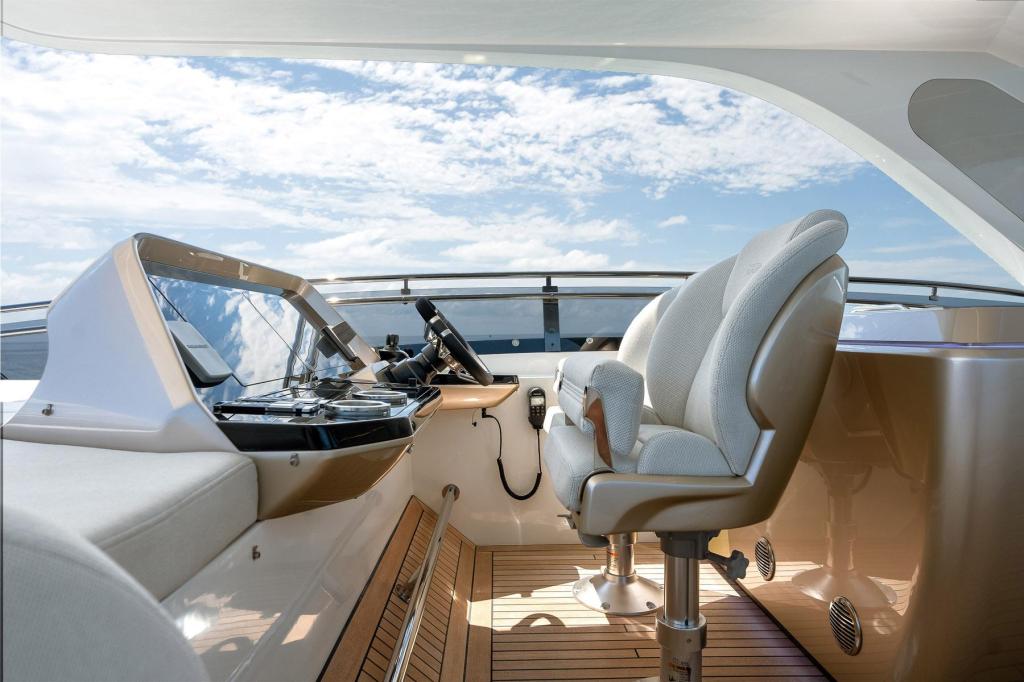 Galeon 800 Fly