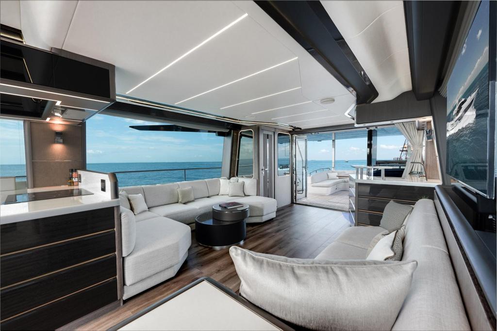 Galeon 800 Fly