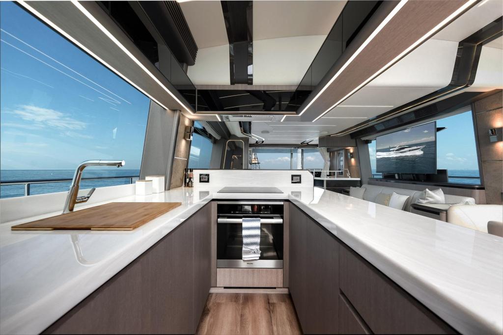 Galeon 800 Fly