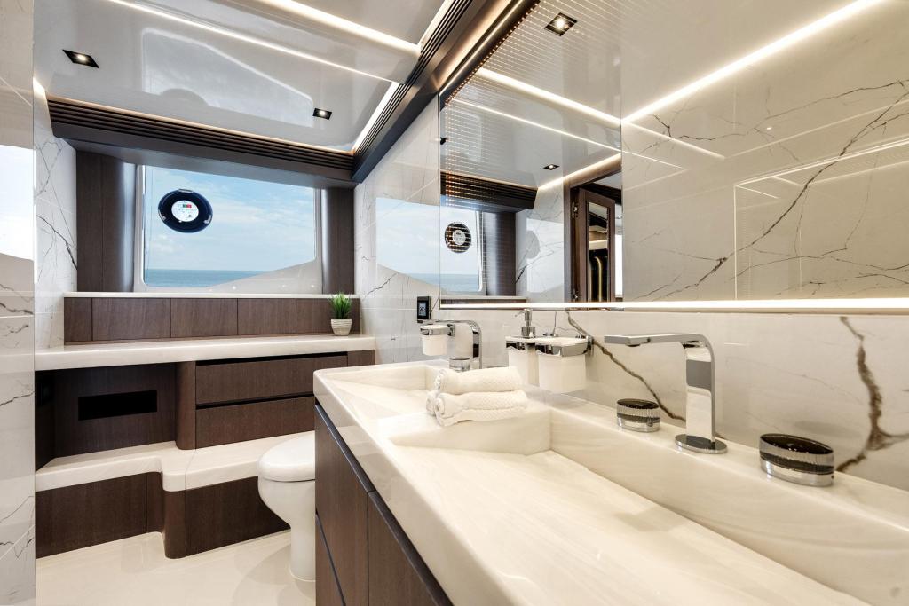 Galeon 800 Fly
