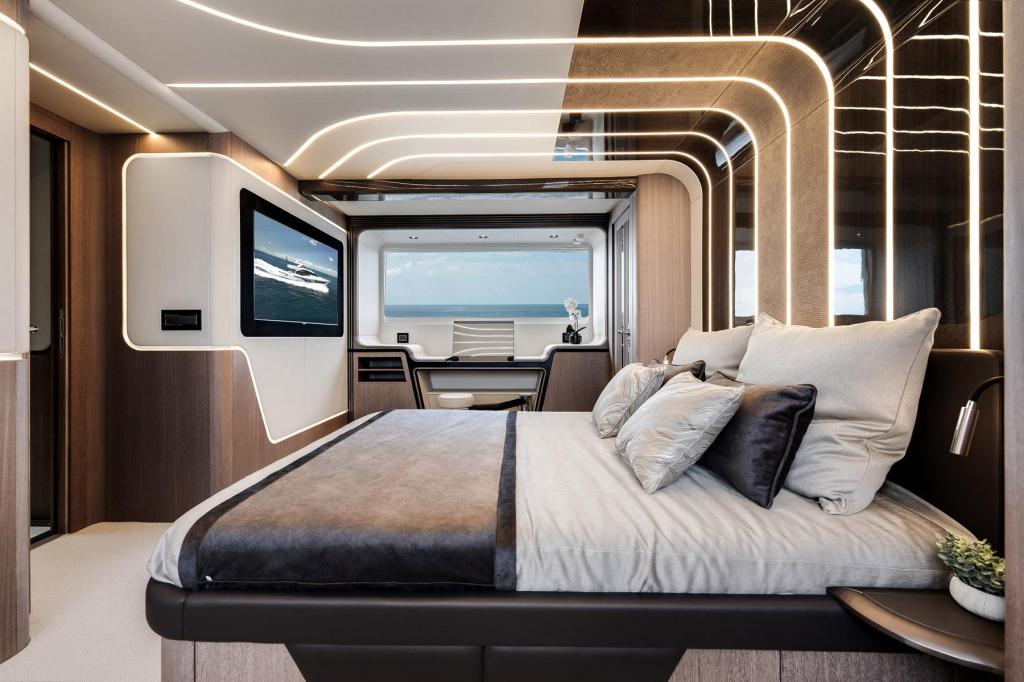 Galeon 800 Fly