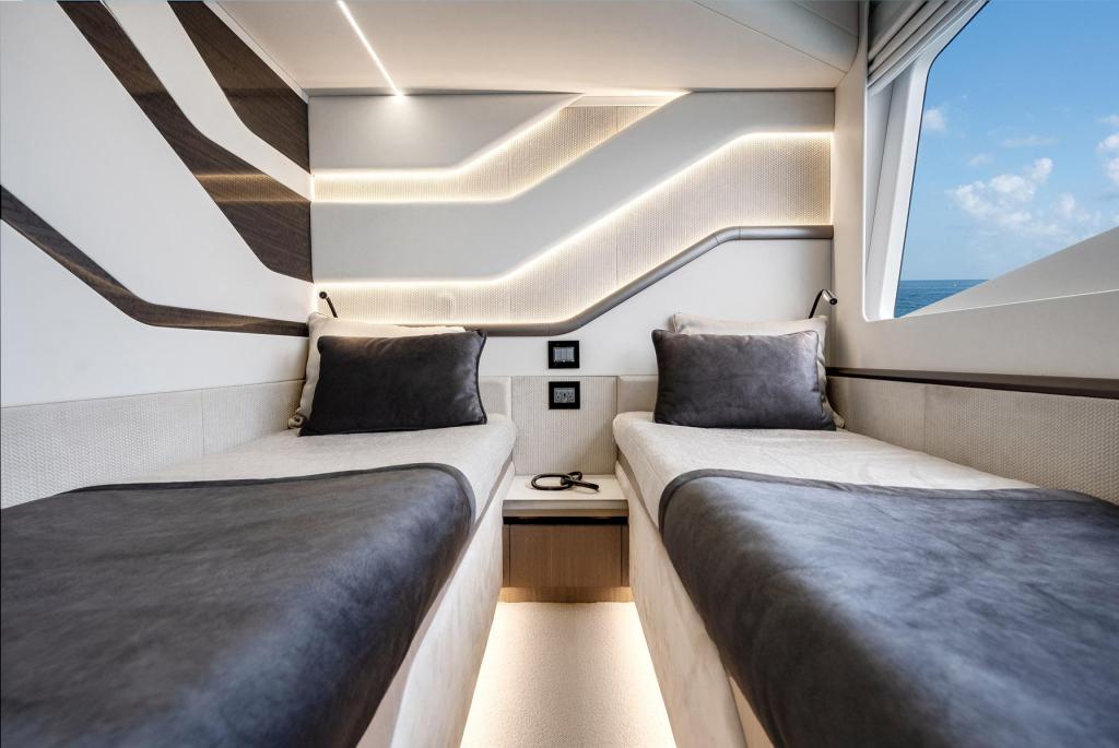 Galeon 800 Fly