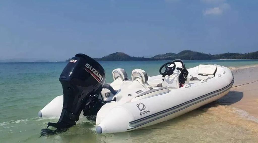 Zodiac Yachtline 440