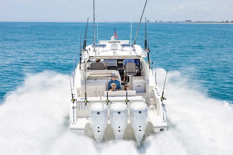 Pursuit Offshore OS 405
