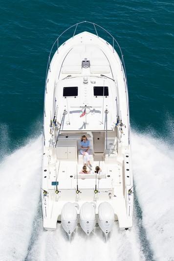Pursuit Offshore OS 405