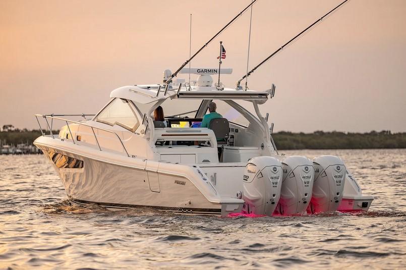 Pursuit Offshore OS 405