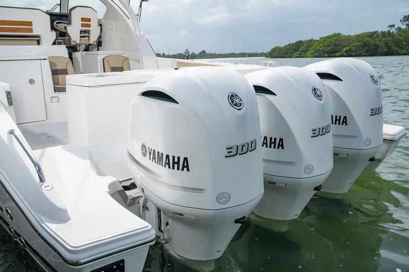 Pursuit Offshore OS 355