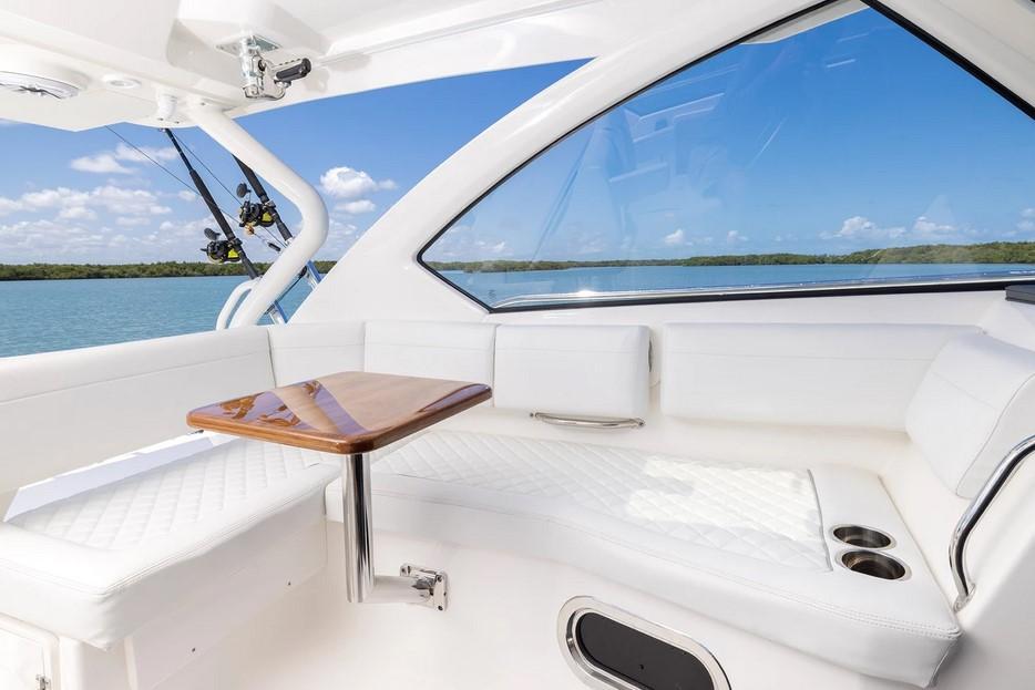 Pursuit Offshore OS 325