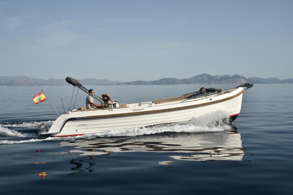 Interboat Intender 820 ES