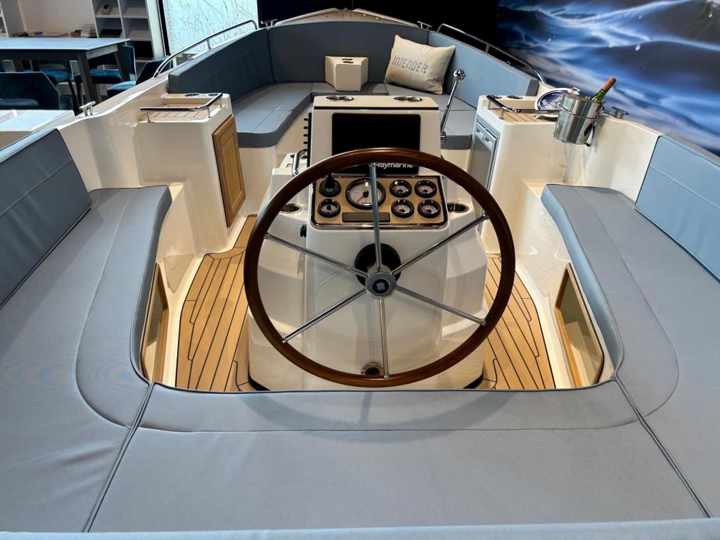 Interboat Intender 820 ES