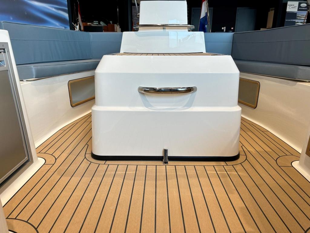 Interboat Intender 820 ES