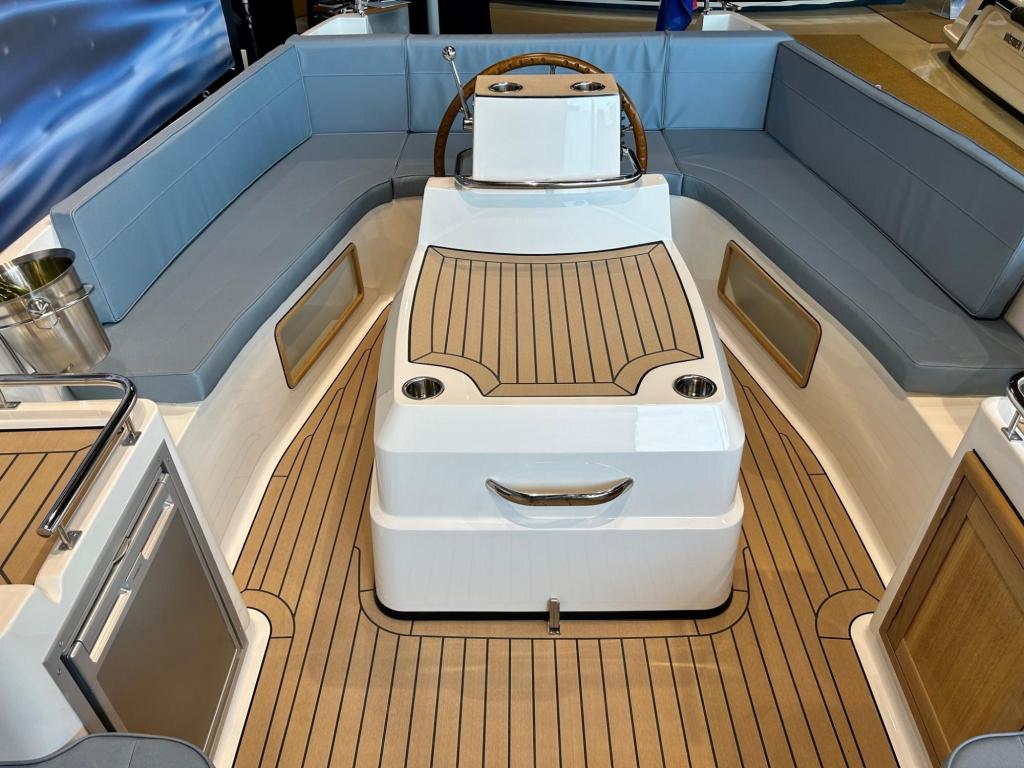 Interboat Intender 820 ES