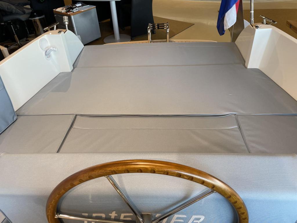 Interboat Intender 820 ES