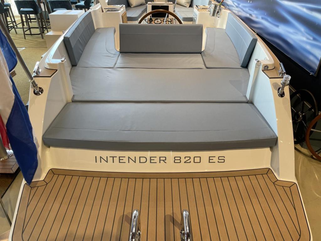 Interboat Intender 820 ES