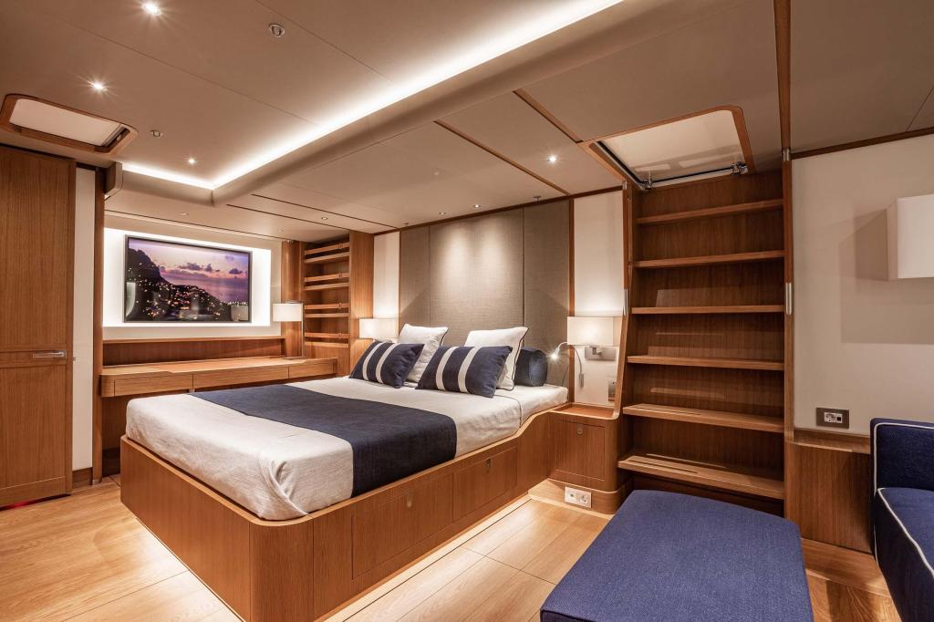 Nautors Swan Swan 98