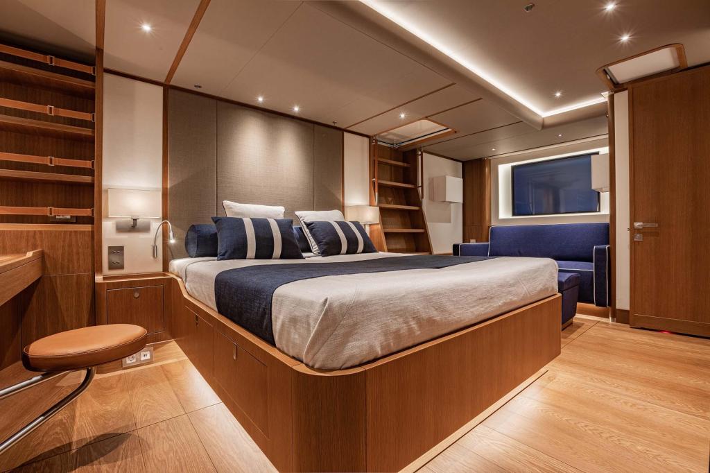 Nautors Swan Swan 98