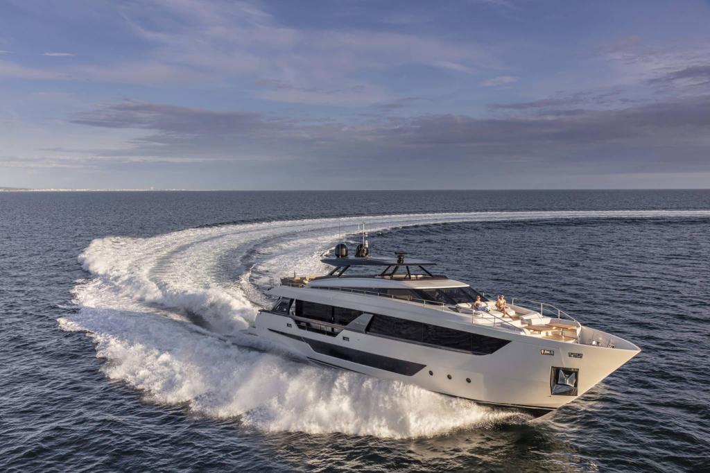 Ferretti 1000