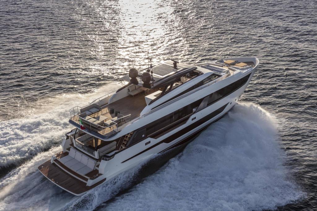 Ferretti 1000