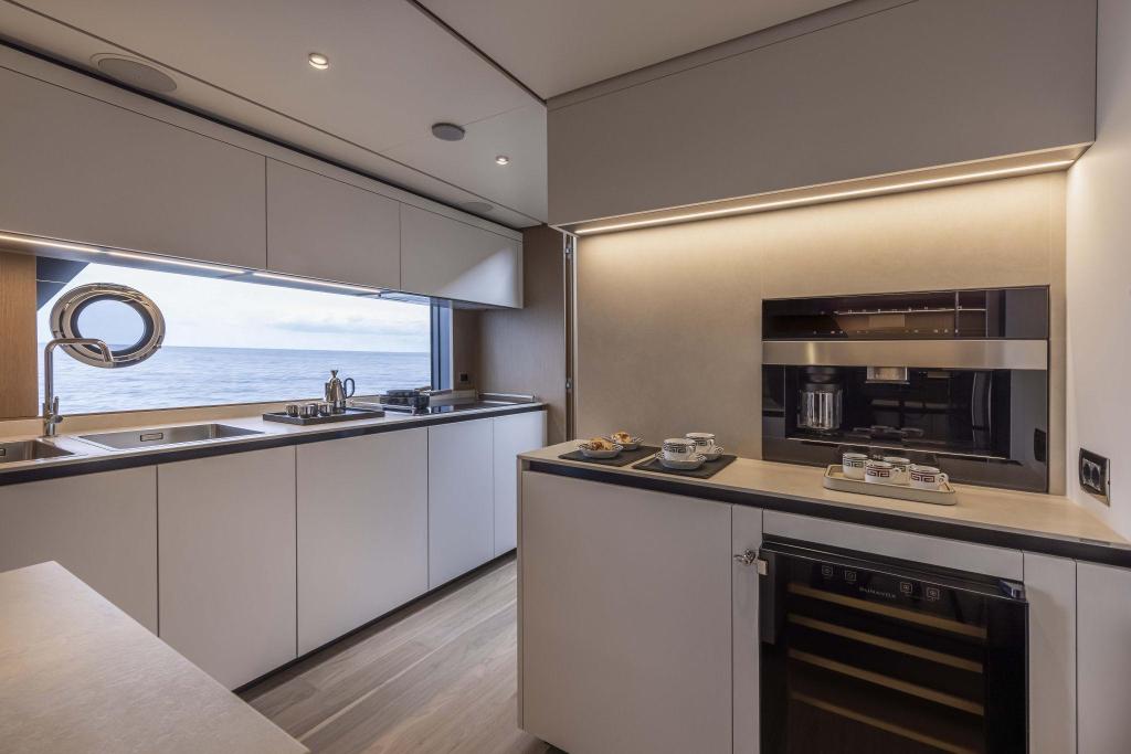 Ferretti 1000