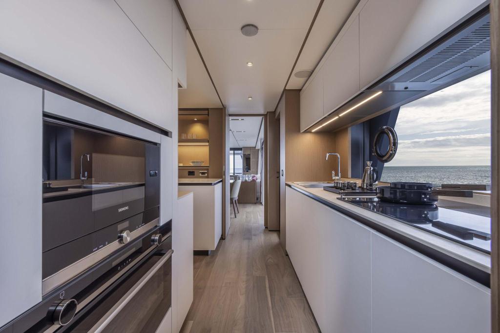 Ferretti 1000