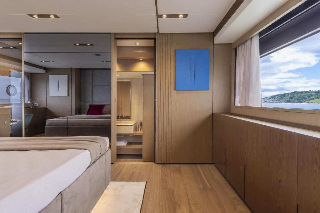 Ferretti 1000