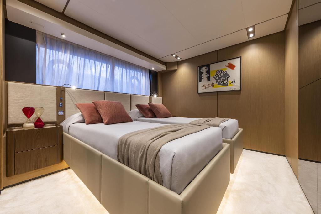 Ferretti 1000
