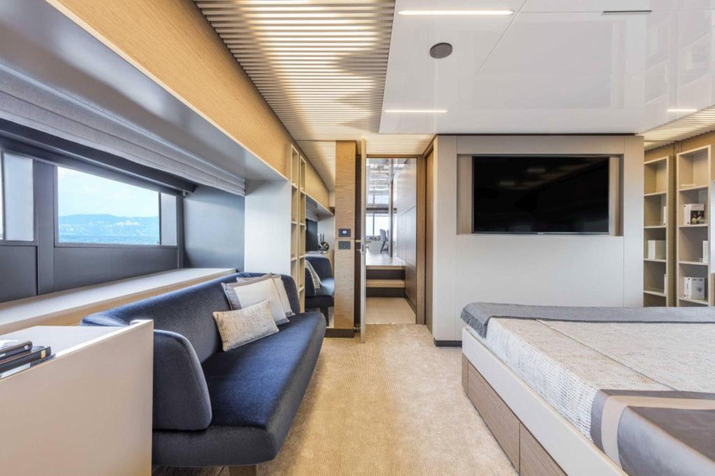 Ferretti 920