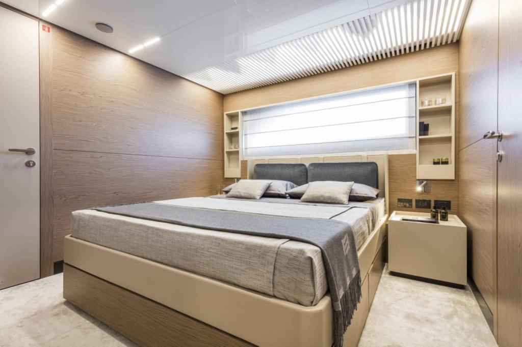 Ferretti 920