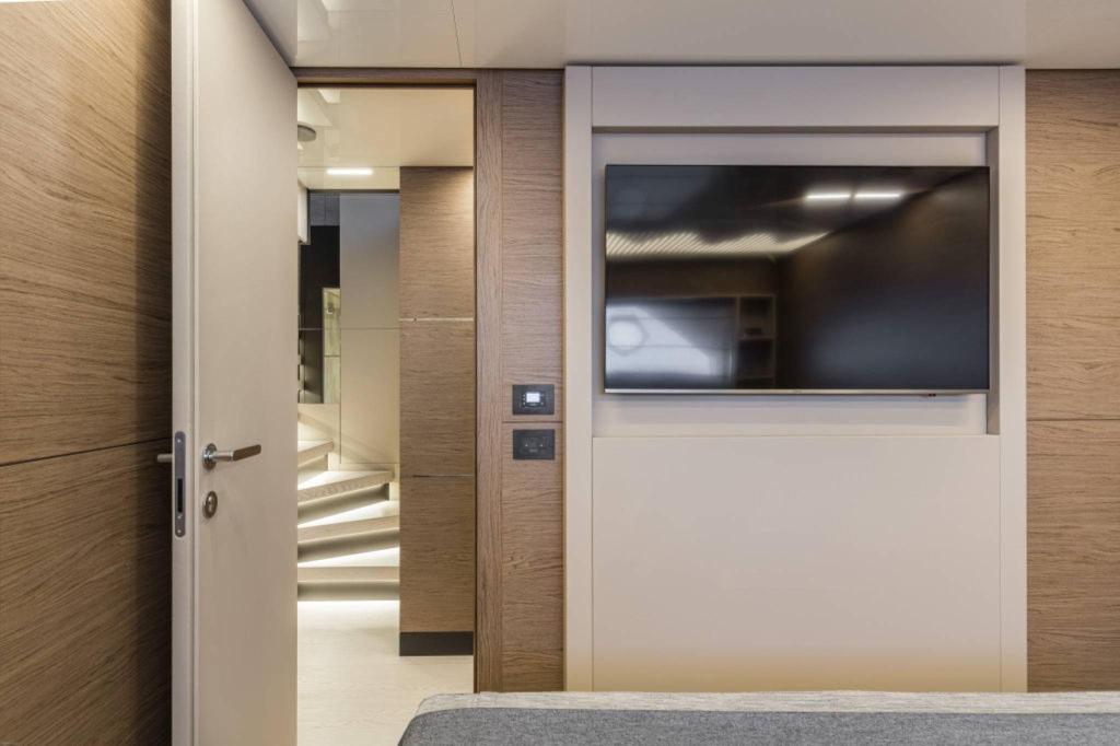 Ferretti 920